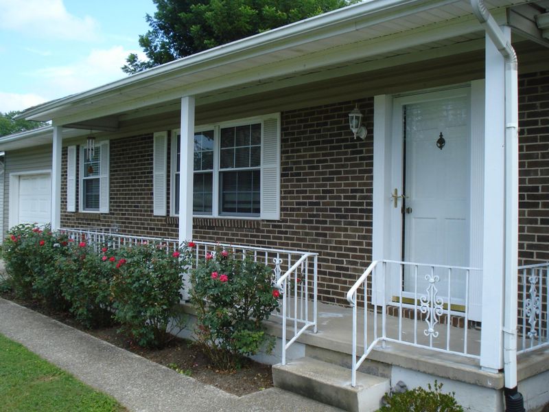 2808 Broadmeade Dr, Powell, TN 37849