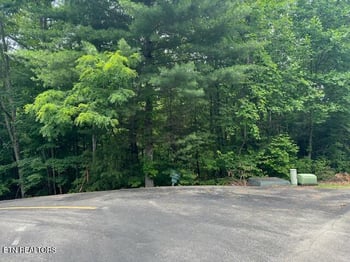 2808 Grist Mill Ln, Sevierville, TN 37862