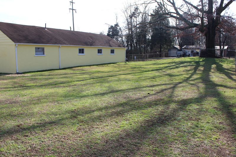 2808 NW Glenpark Rd, Knoxville, TN 37921