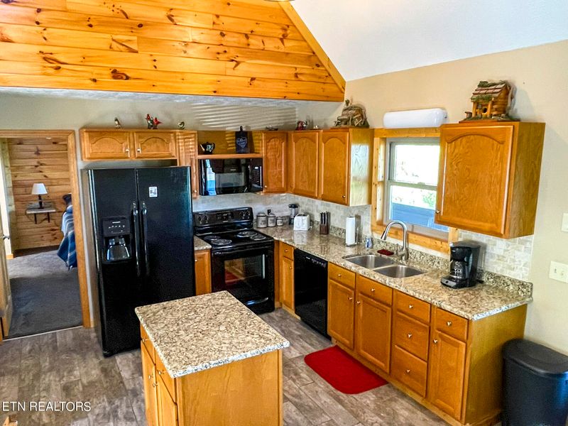 2809 Highland Cir, Kodak, TN 37764