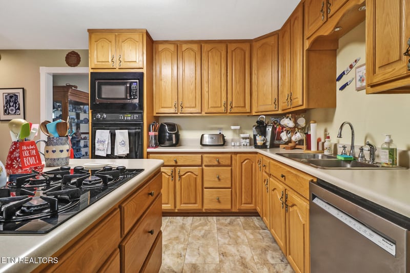 281 Hatler Rd, Crossville, TN 38555