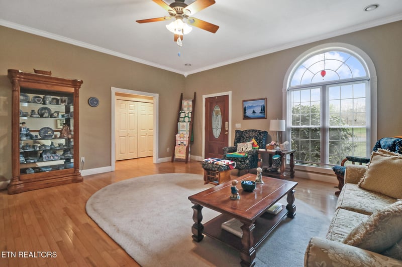 281 Hatler Rd, Crossville, TN 38555