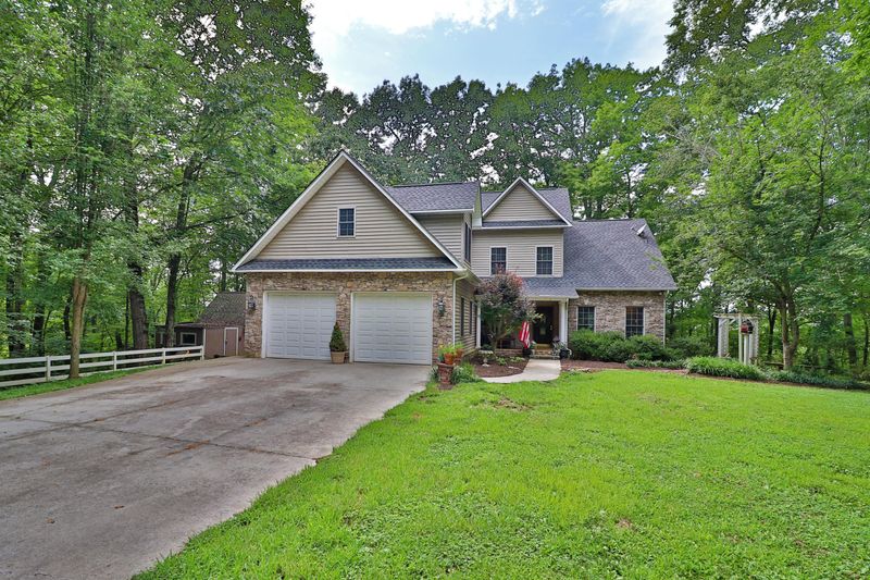 281 Lone Ridge Ln, Clinton, TN 37716