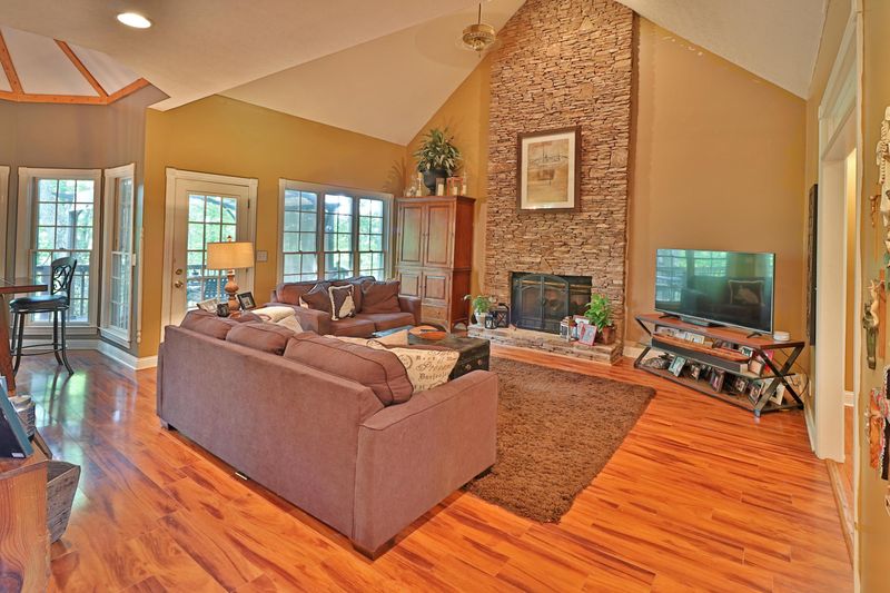 281 Lone Ridge Ln, Clinton, TN 37716