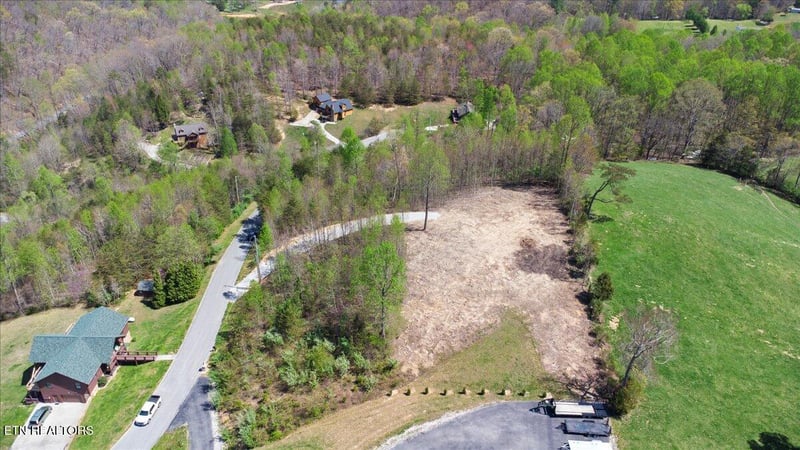 281 Red Oak Cir, Caryville, TN 37714