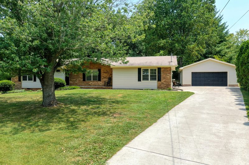2810 Big Bend Dr, Maryville, TN 37803