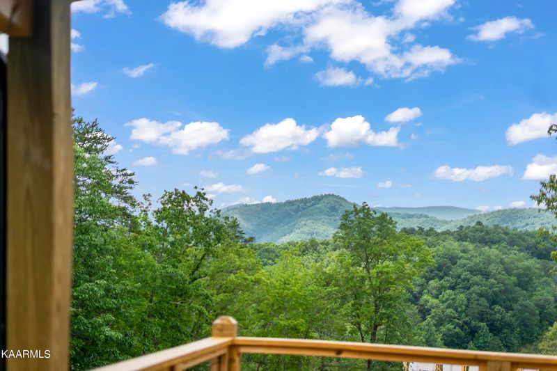 2810 Red Sky Dr, Pigeon Forge, TN 37862