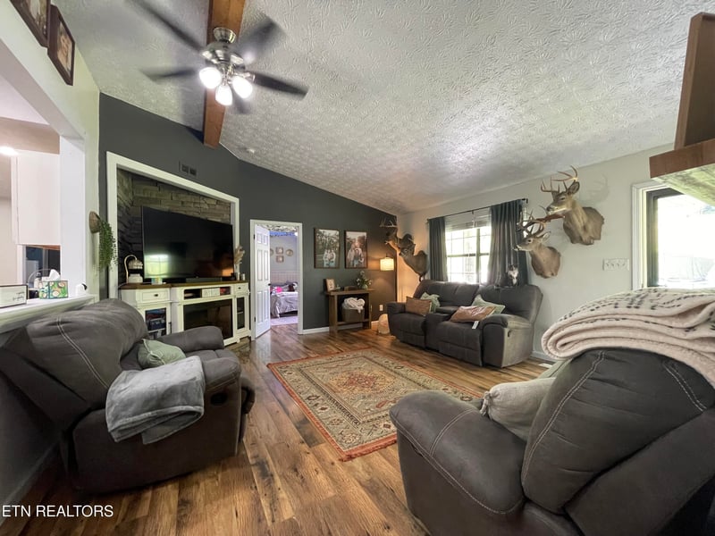 2811 Lake City Hwy, Rocky Top, TN 37769