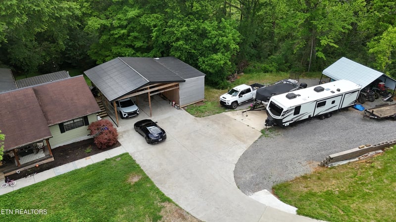 2811 Lake City Hwy, Rocky Top, TN 37769