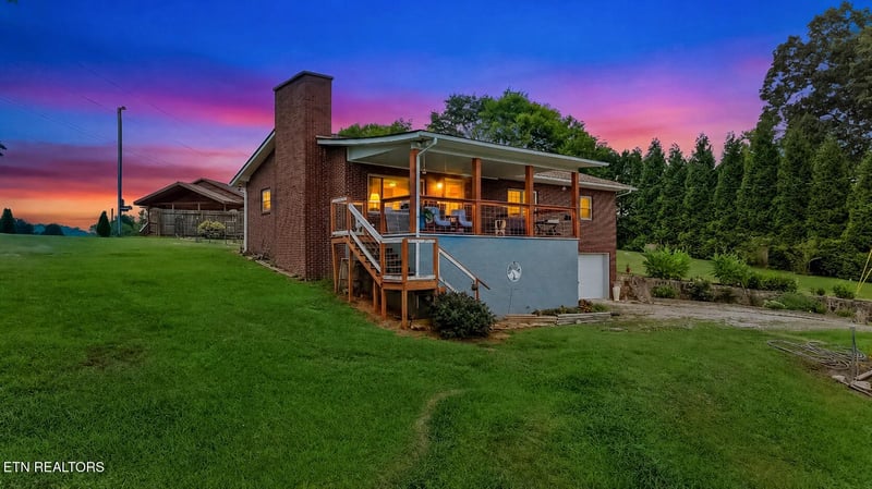 2812 Mentor Rd, Louisville, TN 37777