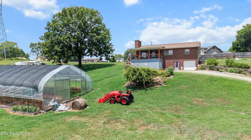 2812 Mentor Rd, Louisville, TN 37777