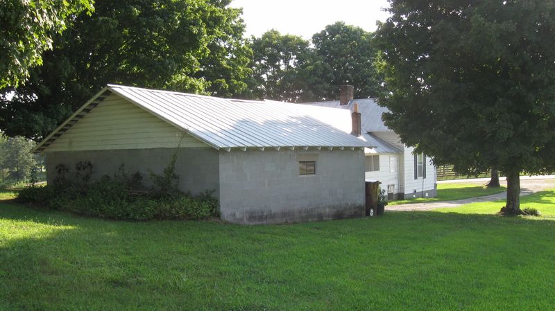 2812 Oakland Rd, Philadelphia, TN 37846