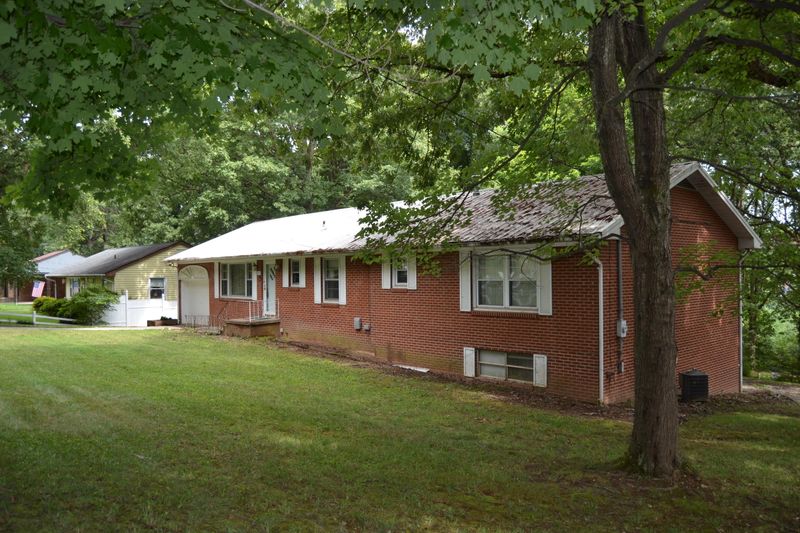 2814 Willocks Ave, Maryville, TN 37804