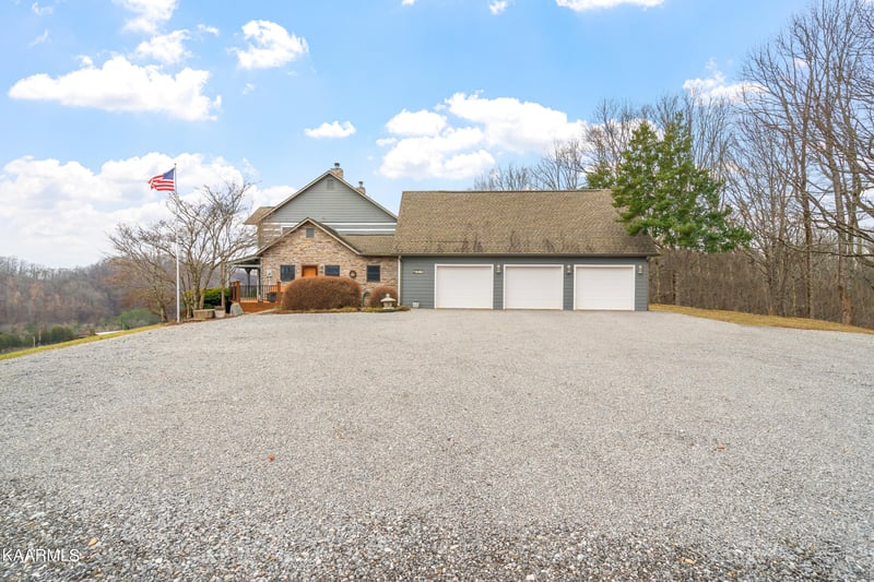 2815 Mccammon Rd, Rockford, TN 37853
