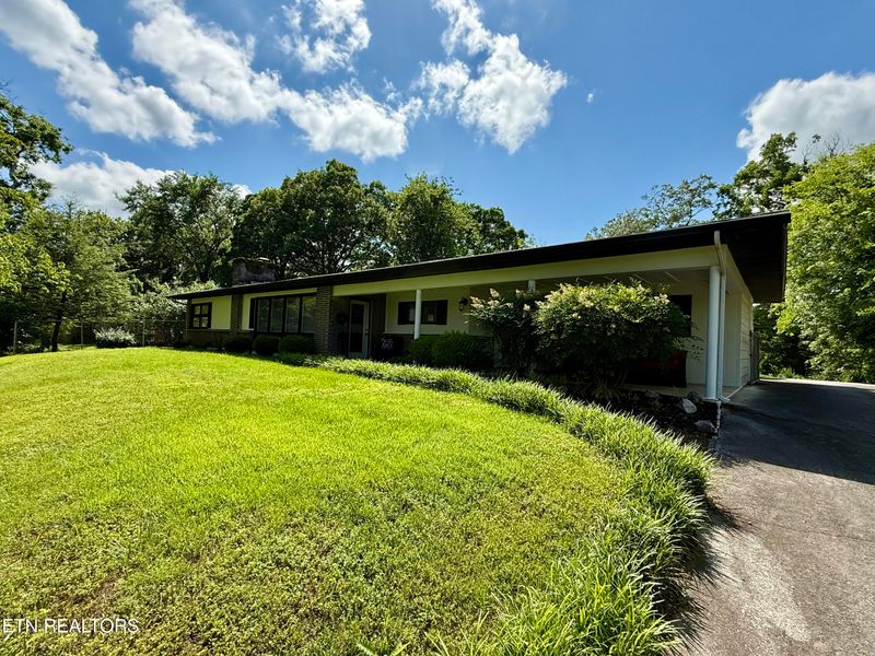 2815 Thomas Dr, Maryville, TN 37804