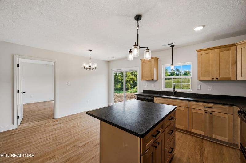 2816 Holiday Hills Rd, Kodak, TN 37764