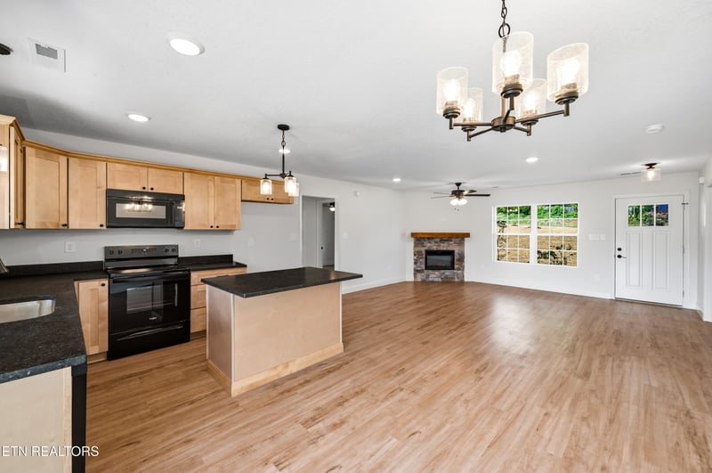 2816 Holiday Hills Rd, Kodak, TN 37764