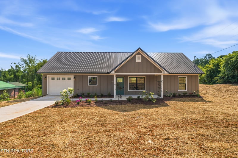 2816 Holiday Hills Rd, Kodak, TN 37764