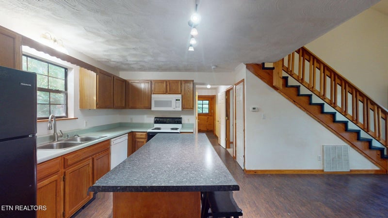 2817 Mountain View Cir, Pigeon Forge, TN 37862