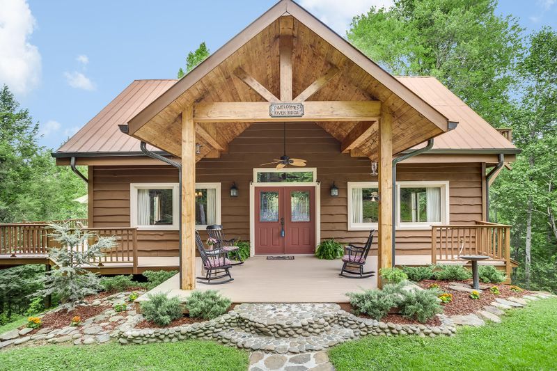 2818 Joyner Hills Ln, Sevierville, TN 37876