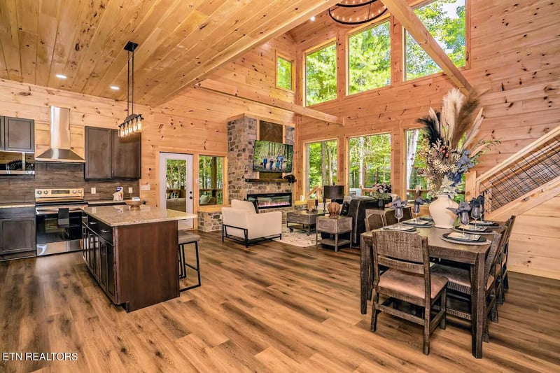 2818 Ridge Creek Cir, Sevierville, TN 37876