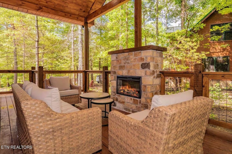 2818 Ridge Creek Cir, Sevierville, TN 37876