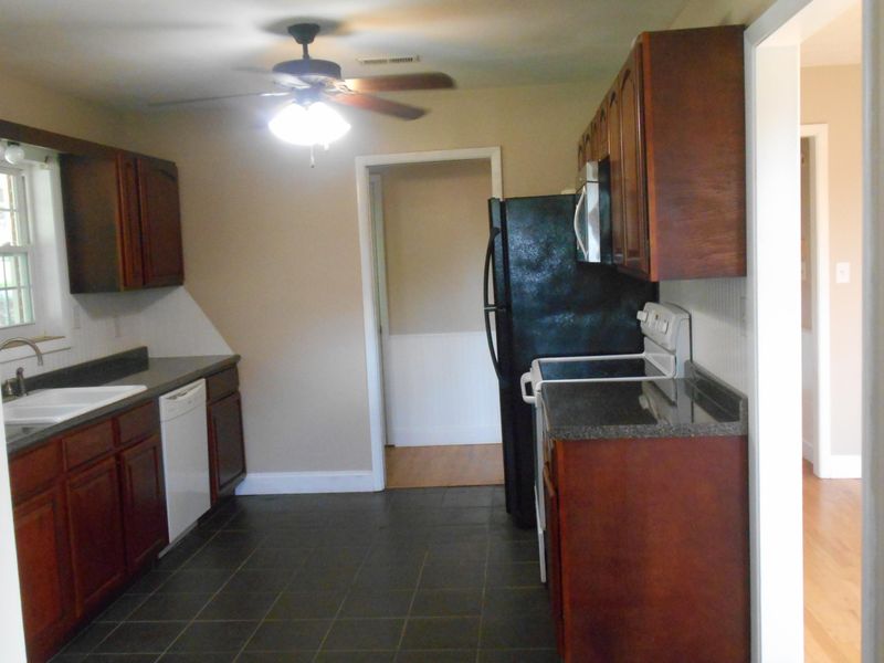 2818 Thomas Dr, Maryville, TN 37804