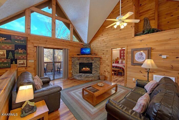 2819 Alexander Pl, Pigeon Forge, TN 37863