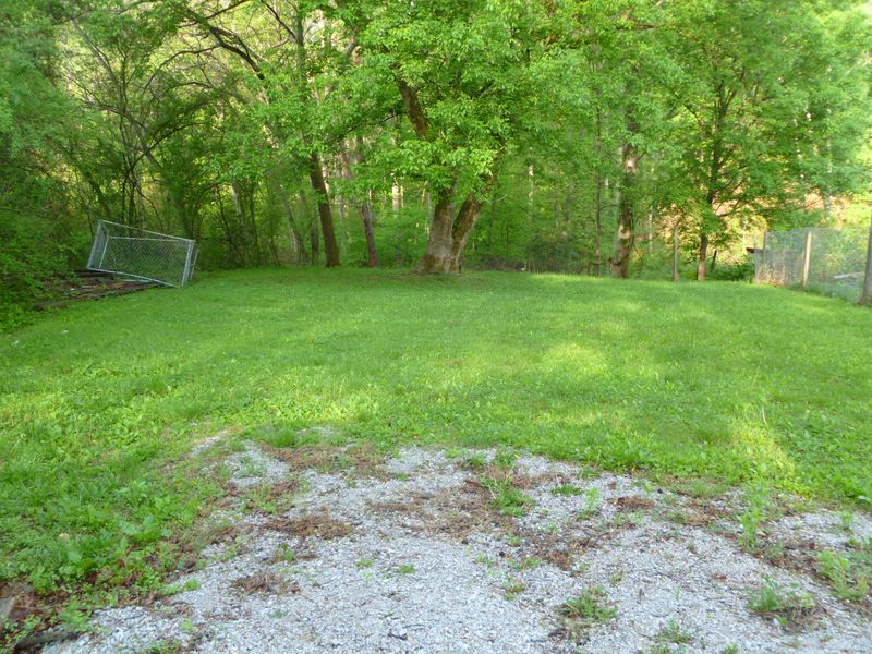 2819 Oak Grove Rd, Lake City, TN 37769