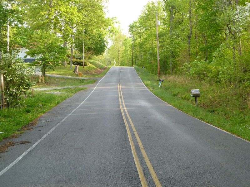 2819 Oak Grove Rd, Lake City, TN 37769
