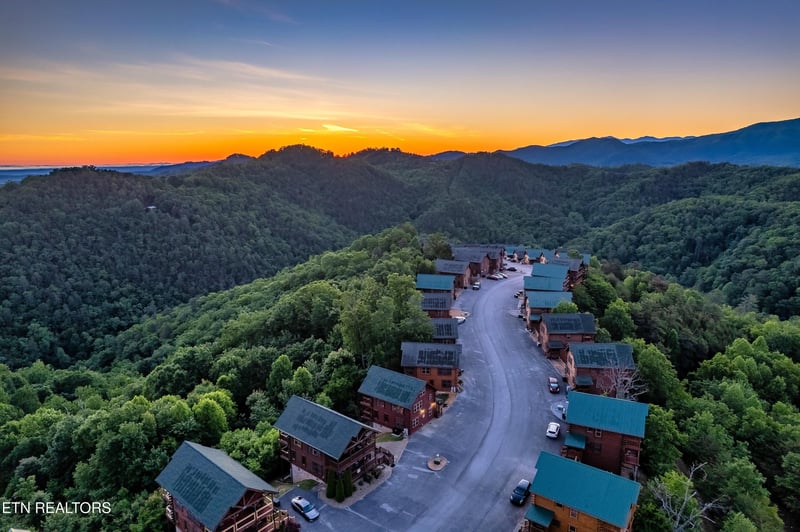 2819 White Oak Ridge Ln, Sevierville, TN 37862