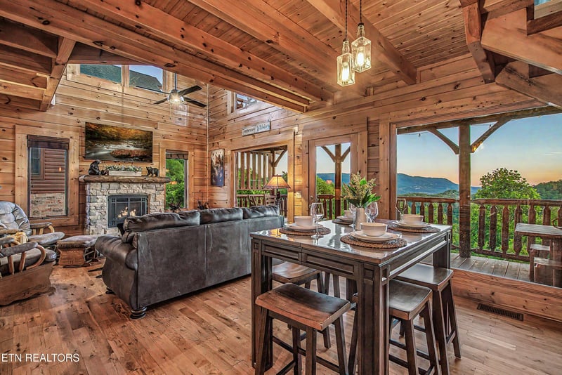 2819 White Oak Ridge Ln, Sevierville, TN 37862