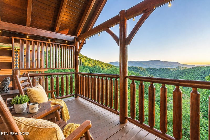 2819 White Oak Ridge Ln, Sevierville, TN 37862