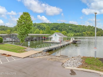 282 Broadberry Ave, Oak Ridge, TN 37830
