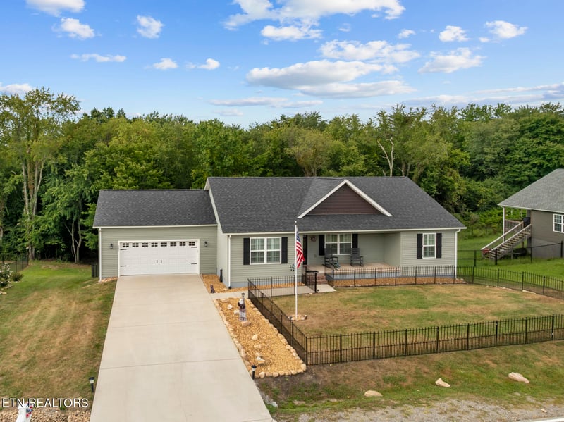282 Deerfield Rd, Crossville, TN 38555