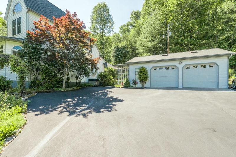 282 Hackworth Ln, Clinton, TN 37716