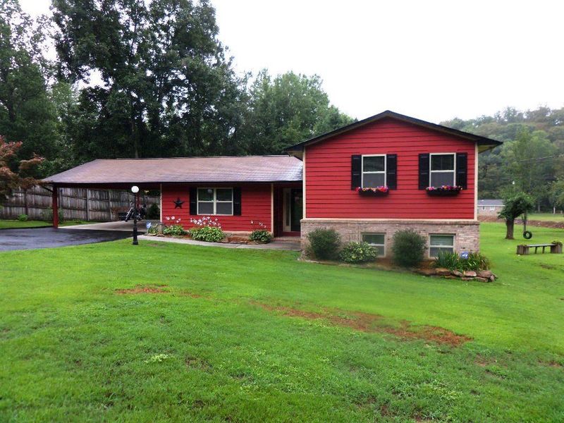 282 Sisson St, Oliver Springs, TN 37840