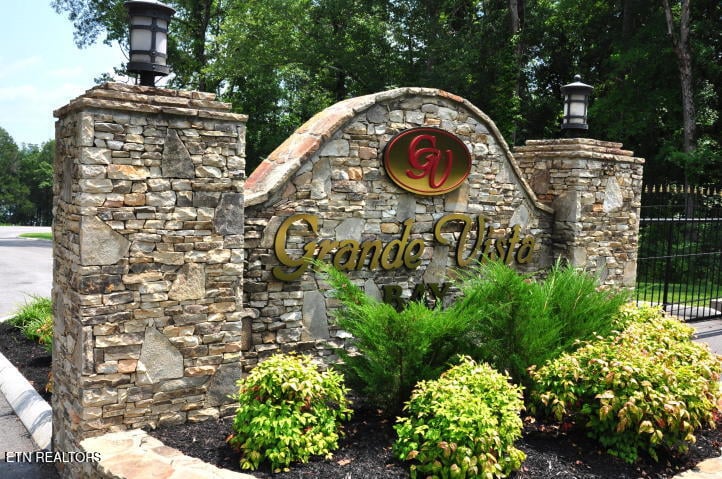 282 W Mountain Dr, Rockwood, TN 37854