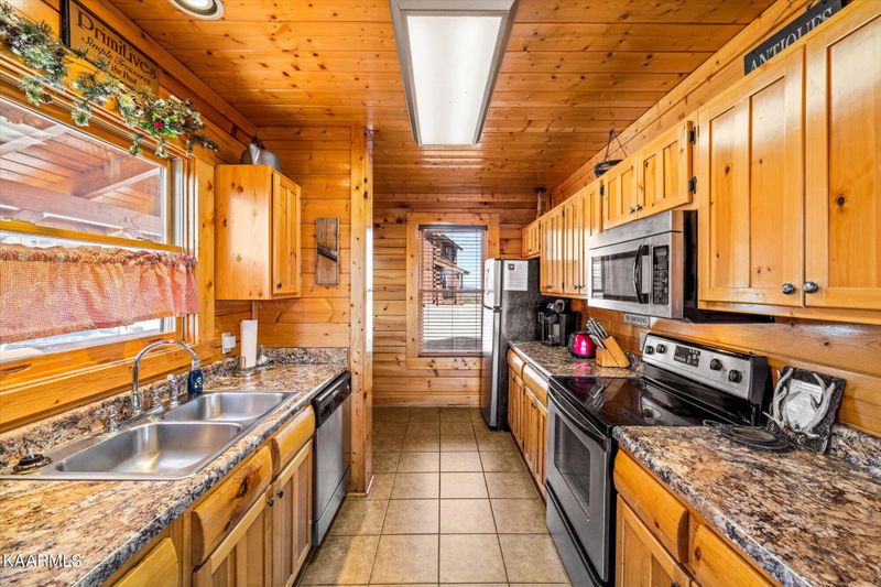 2820 White Oak Ridge Ln, Sevierville, TN 37862