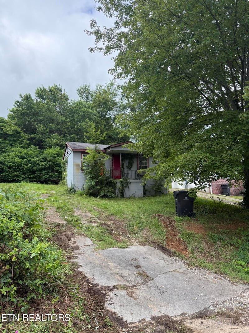 2821 Cecil Ave, Knoxville, TN 37917