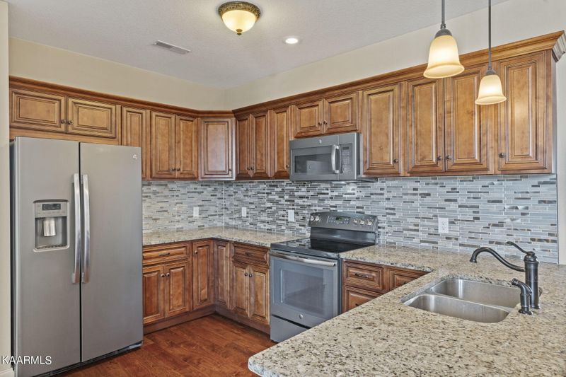 2822 Dalton Dr, Sevierville, TN 37876