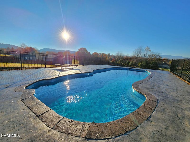 2822 Dalton Dr, Sevierville, TN 37876