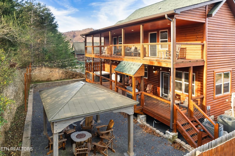 2822 Seth Rd, Pigeon Forge, TN 37863