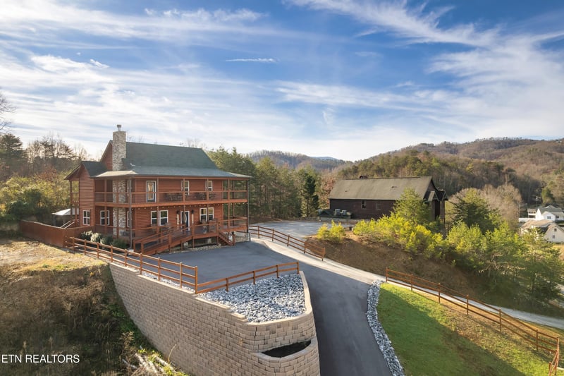 2822 Seth Rd, Pigeon Forge, TN 37863