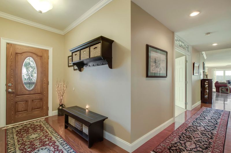 2824 Lake Pointe Dr, Kingston, TN 37763
