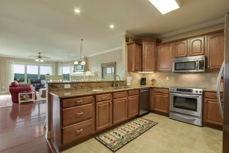 2824 Lake Pointe Dr, Kingston, TN 37763