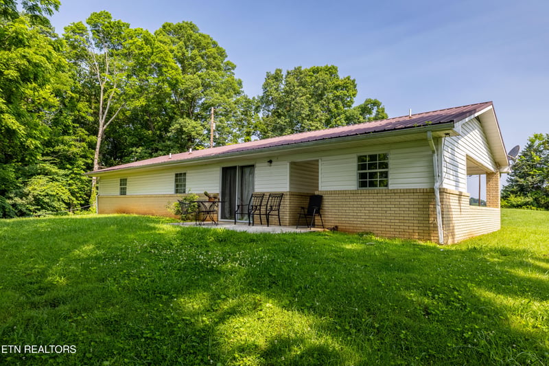2825 P V T Way, Dandridge, TN 37725