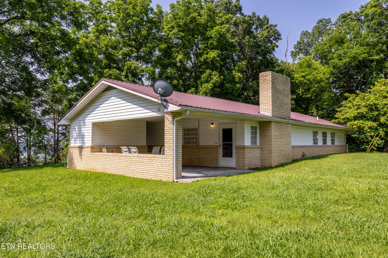 2825 P V T Way, Dandridge, TN 37725