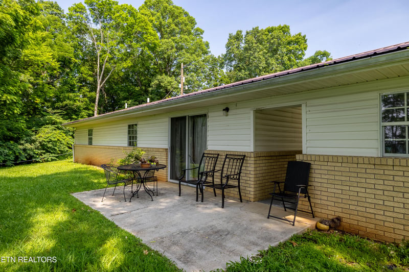 2825 P V T Way, Dandridge, TN 37725