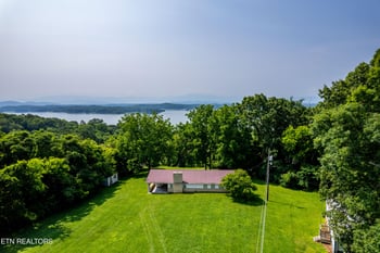 2825 P V T Way, Dandridge, TN 37725
